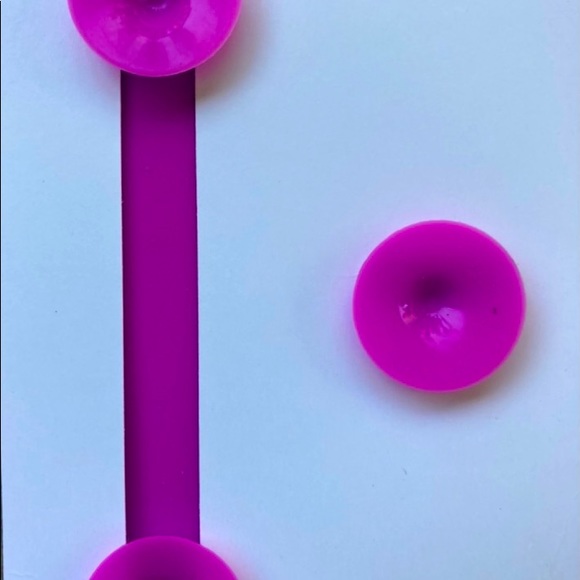 NIP Silicone Diamond Shaped Brush Cleaner 💜 - Picture 3 of 4